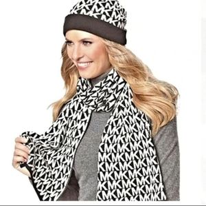 Michael kors Hat, Gloves and Scarf.